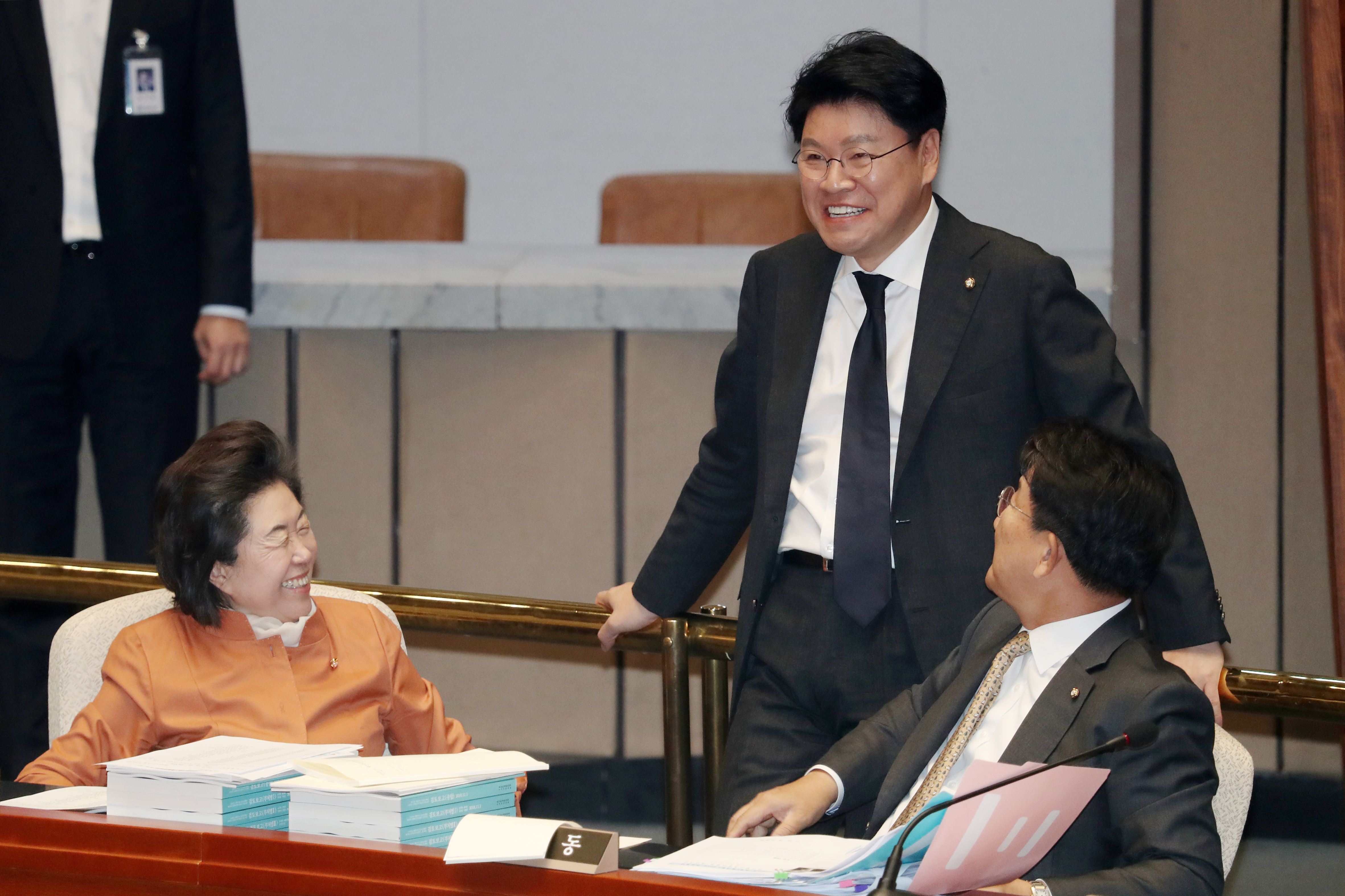 자유한국당 예결위원들 ‘화기애애’