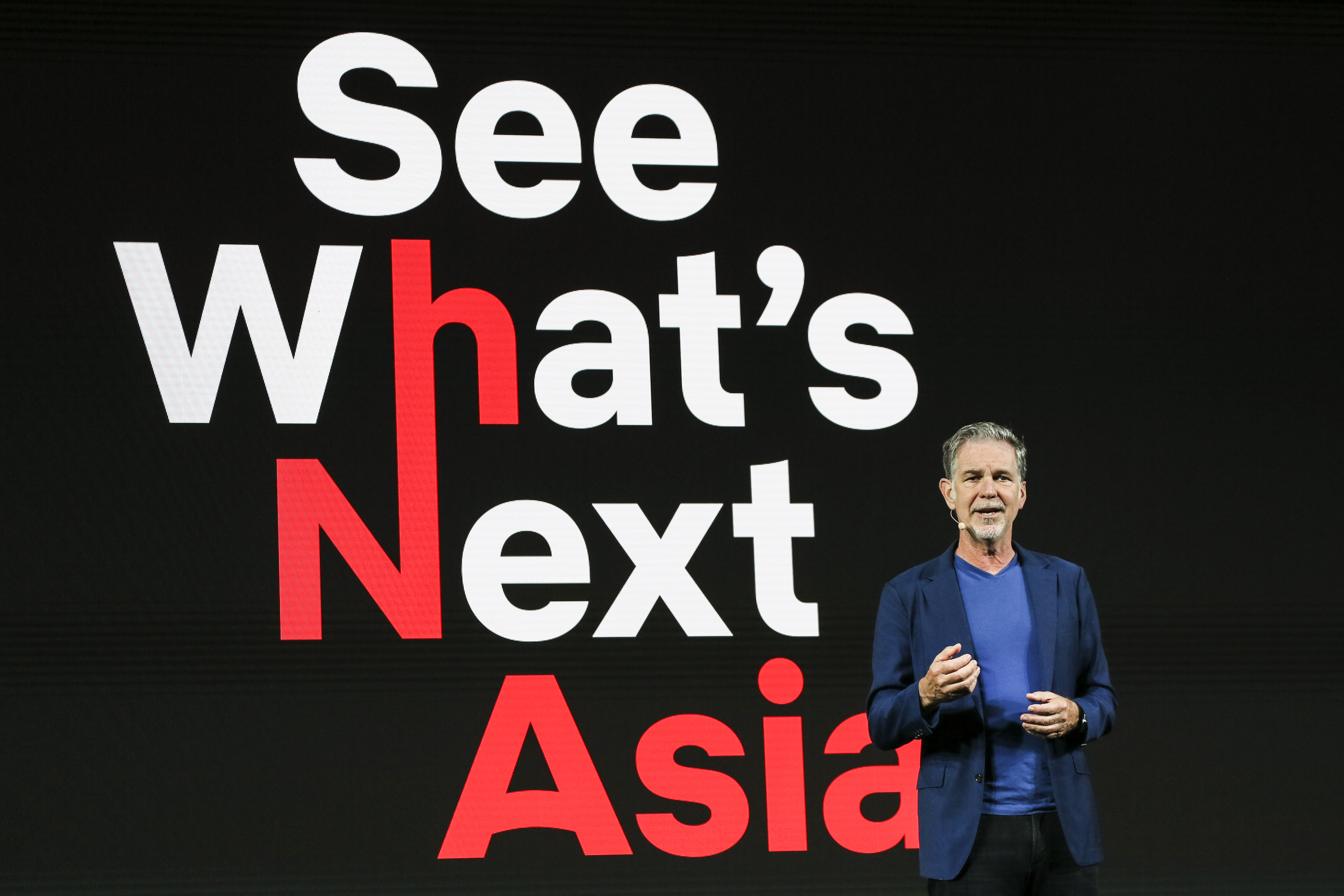 8일 싱가포르에서 열린 아시아 지역 라인업 행사 ‘시 왓츠 넥스트:아시아’에서 기조연설하는 리드 헤이스팅스 CEO  넷플릭스 제공