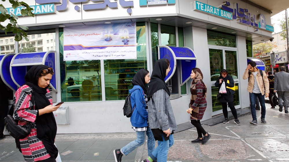 거리를 걷는 이란 여성들=EPA 연합뉴스