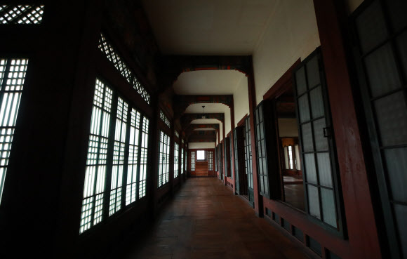 창덕궁 희정당 내부 복도