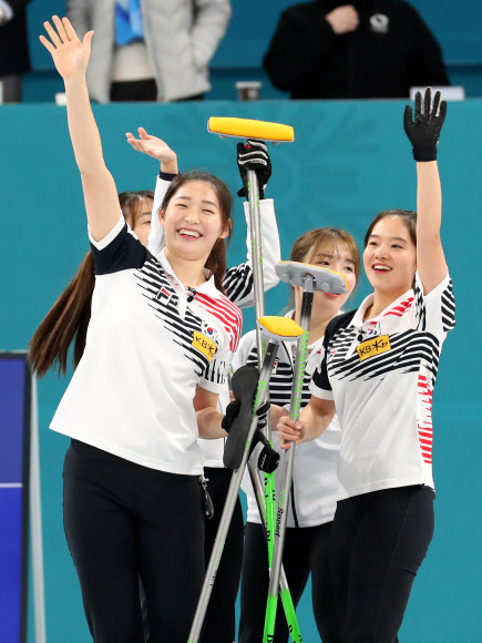 한국 여자 컬링팀, 일본 꺾고 우승