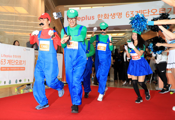 ‘마리오와 루이지도 63계단 올라요’