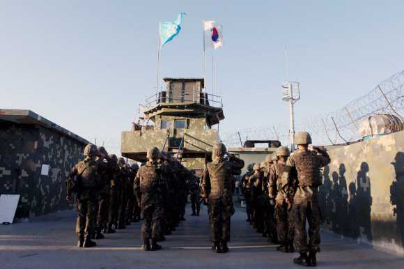 남북간 9·19군사분야 합의서에 따라 비무장지대 내 상호 시범 GP 철수를 진행하고 있다. 국방부 제공
