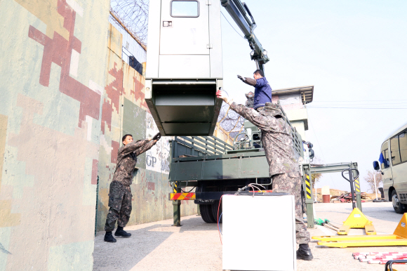 남북간 9·19군사분야 합의서에 따라 비무장지대 내 상호 시범 GP 철수를 진행하고 있다. 국방부 제공
