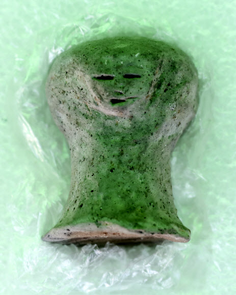 14일 서울 송파구 몽촌토성에서 발견된 토기 뚜껑 꼭지.<br>연합뉴스