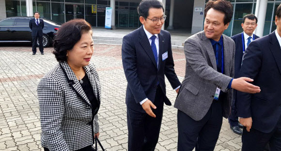 화진포 휴게소 도착한 현정은 회장