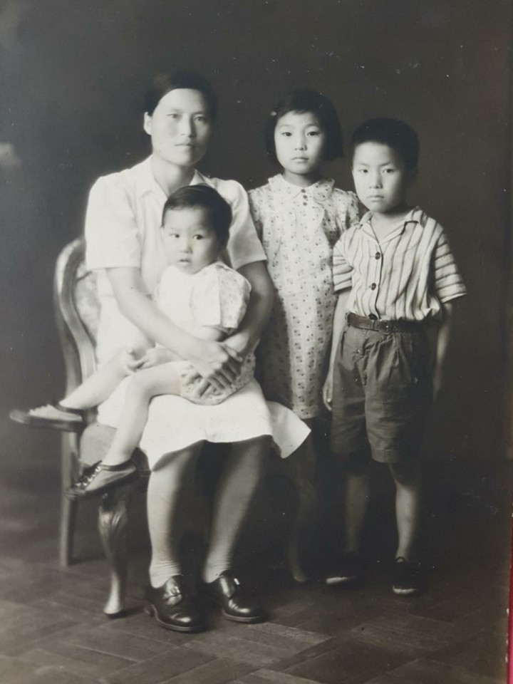 차이석 선생이 작고한 뒤 찍은 홍매영 여사의 가족사진(1948년 추정). 　차영조씨 제공