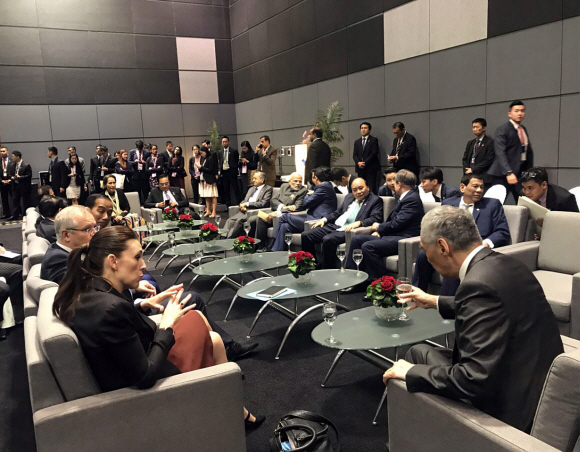 EAS정상회의, 각국 정상들이 대기하는 대기실의 풍경.  청와대 제공