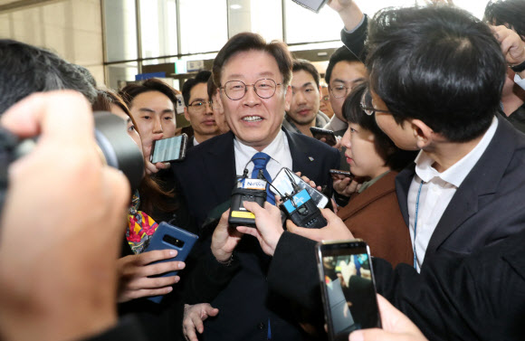 이재명 지사, 험난한 국회 방문