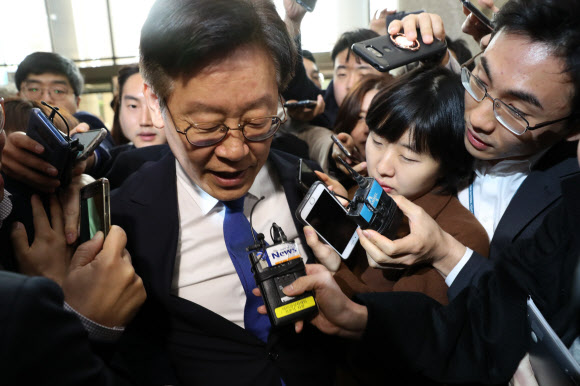 이재명 지사, 험난한 국회 방문