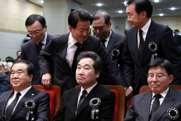 YS 서거 3주기 추모식 참석한 이낙연 총리