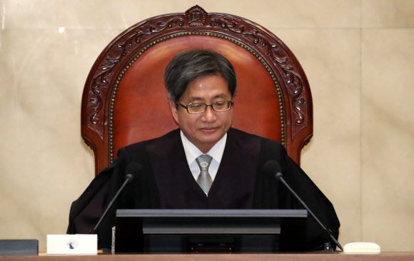 대법원 전원합의체 선고 시작하는 김명수 대법원장