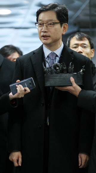 속행공판 출석한 김경수 경남지사