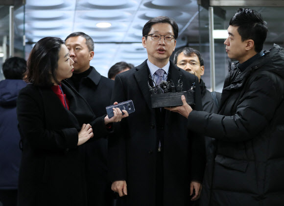 속행공판 출석한 김경수 경남지사