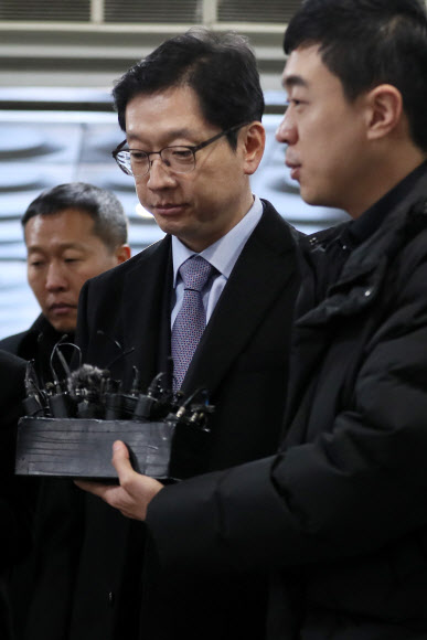 김경수 경남지사, 법정으로