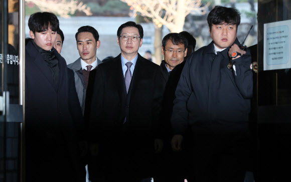 서울지법 도착한 김경수 경남지사