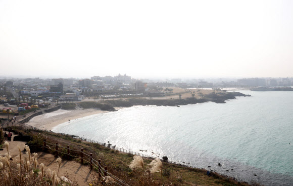 미세먼지로 뿌연 제주 하늘