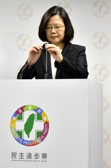 대만 집권 민진당 지방선거 참패…차이잉원, 주석직 사퇴