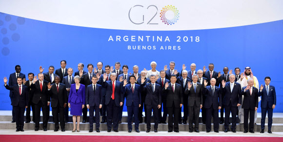 G20 기념촬영하는 각국 정상
