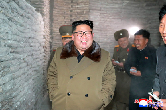 북 김정은, 동해지구 수산사업소 시찰
