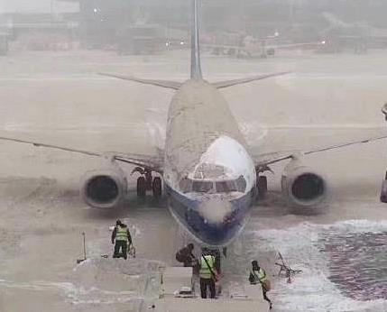 中 우루무치에 황사눈’온통 흙빛’