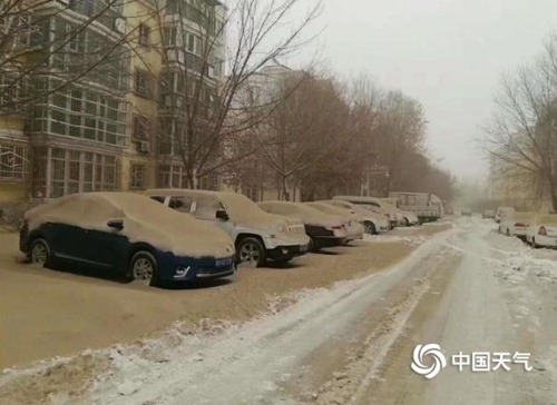 1일(현지시간) 중국 우루무치를 강타한 황사눈. 연합뉴스