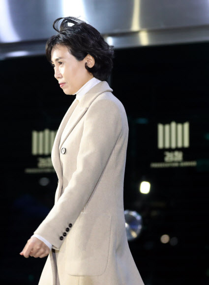 검찰 조사 마친 김혜경, 질문엔 ‘묵묵부답’