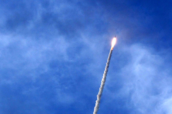 높이 올라가는 아리안-5ECA