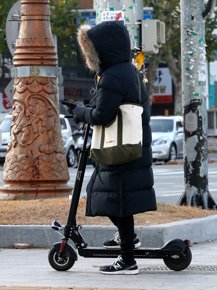 추위 피해 중무장