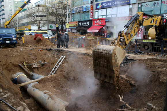 파열 온수 배관 복구