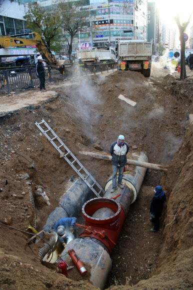 파열 배관 복구작업