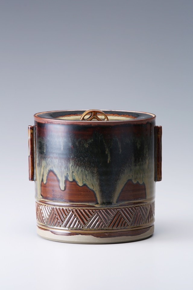 조선 도공 팔산이 일본에 세운 다카토리 가마 15대 계승자 가메이 미라쿠의 작품. 다카토리가마 제공