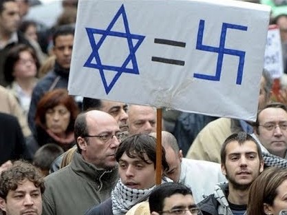 이스라엘의 팔레스타인 난민 탄압이 나치 독일의 행태와 비슷하다는 내용의 피켓을 들고있는 반(反)유대주의 시위 유튜브 캡처  