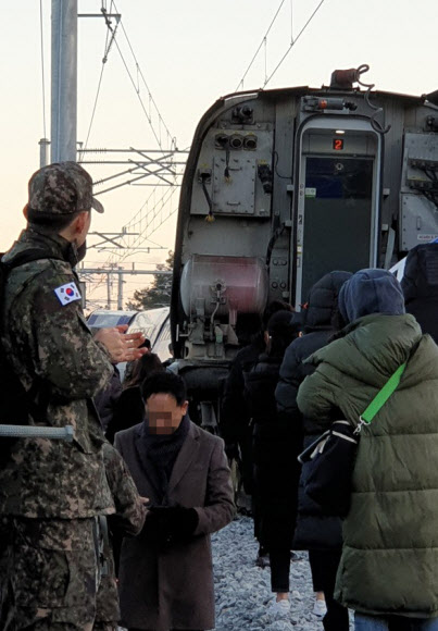 강릉서 KTX 열차 탈선…깜짝 놀란 승객들