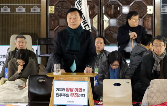 단식 이어가는 손학규