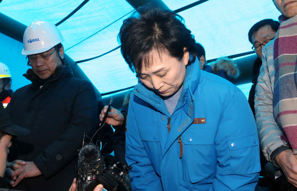 KTX 열차 사고 관련 대국민 사과하는 김현미 장관