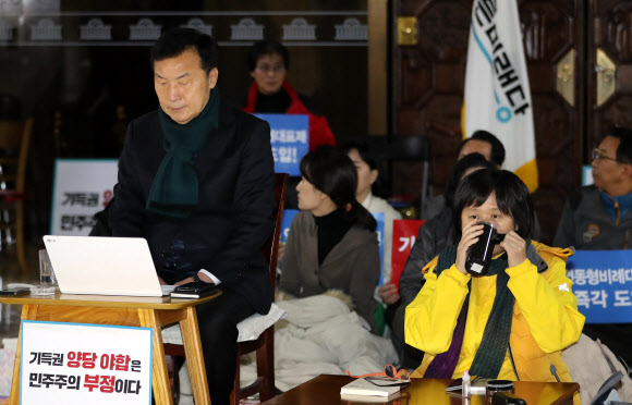 단식 농성 계속하는 손학규 대표