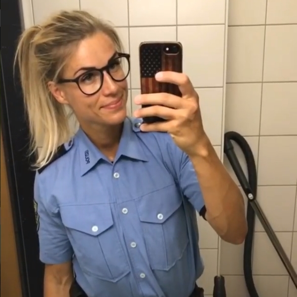 독일서 가장 섹시한 여성에 뽑힌 경찰