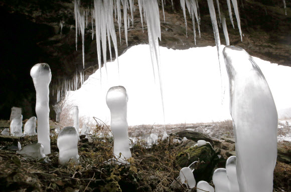 거꾸로 솟아오른 고드름