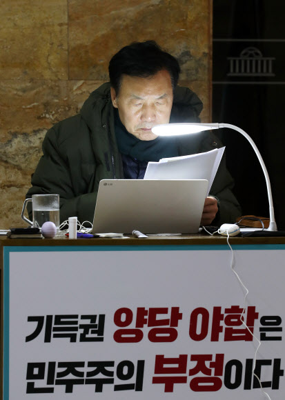 단식 7일째, 업무보는 손학규