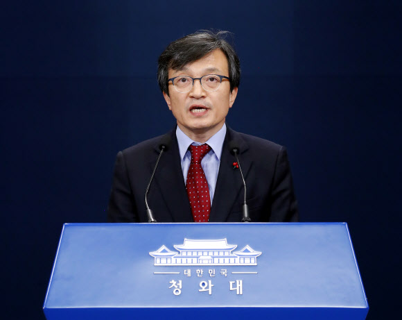 김의겸 대변인, ‘홍남기 경제부총리의 첫 정례보고는’