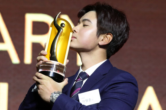 이형준, 트로피 키스