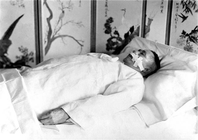 백범 김구.1949년 6월 26일 안두희의 총탄을 맞고 숨을 거둔 백범 김구 선생의 마지막 모습. /백범김구선생기념사업협회 제공  서울신문 DB