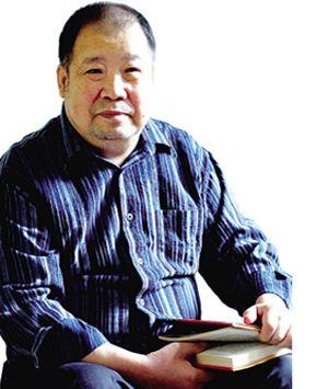 중국 소설가 얼웨허(二月河)