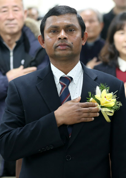 영주권 받고 국기에 대한 경례