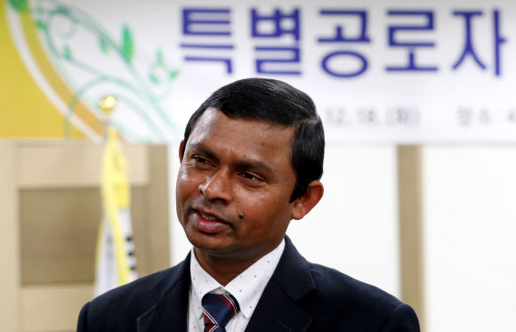 소감 밝히는 니말