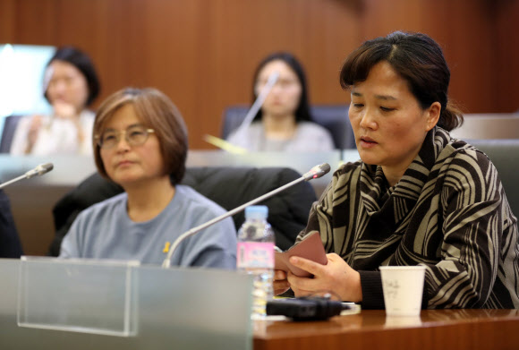 발언하는 김용균 씨 어머니