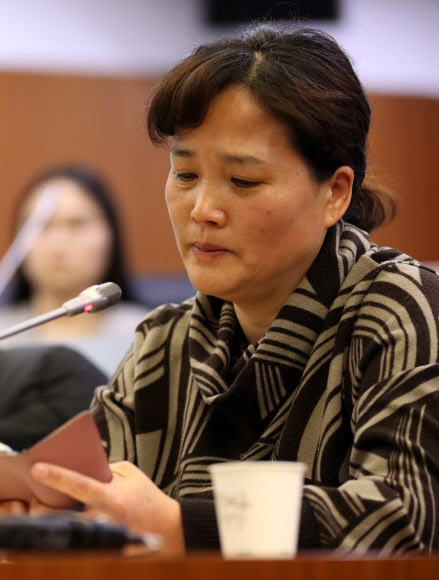 발언하는 김용균 씨 어머니