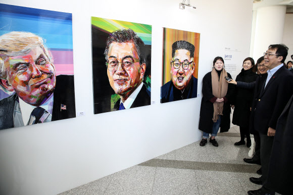 ‘박스테이프’로 그린 올해의 인물 전시