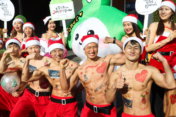 몸짱산타들의 ‘장기기증’ 퍼레이드